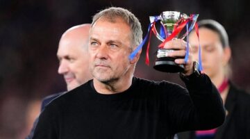 برشلونة ينهي الجدل ويجدد عقد المدرب الألماني هانز فليك مع الفريق