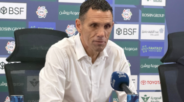 بويت يشبّه لاعبي الهلال ببرشلونة ومانشستر سيتي بعد محاولة تعطيلهم في الملعب
