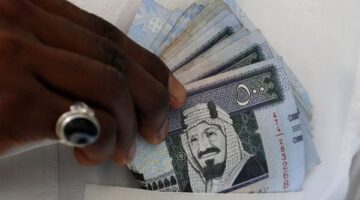 تذبذب أسعار الريال السعودي بين استقرار البنوك وتحركات طفيفة في السوق الموازية