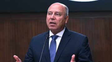 تفاصيل تعليق كامل الوزير على واقعة الخلاف مع مهندس ديروط بموقع العمل