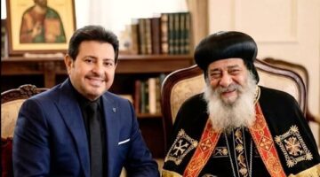 تفاصيل لقاء إنساني جمع هاني شاكر بالبابا شنودة الثالث خلال رحلة علاجه