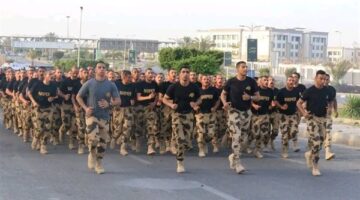 تفاعل واسع مع تدريبات قوات الصاعقة المصرية في شوارع مدينة العبور