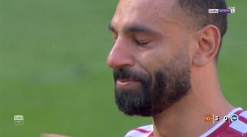 دموع محمد صلاح تخطف الأنظار في وداعه الأخير لجمهور ليفربول أمام برينتفورد