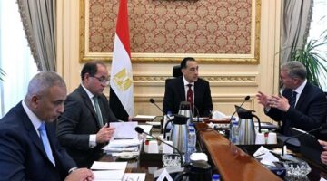 رئيس الوزراء يطمئن المواطنين بشأن كفاية احتياطي الدولة في القطاعين الغذائي والطاقي