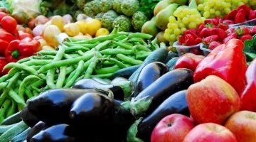 سعر الطماطم يسجل 35 جنيها ضمن قائمة خضار وفاكهة كفر الشيخ السبت