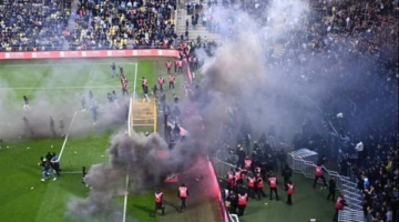 فوضى في ملعب لا بوجوار بعد اقتحام جماهير نانت واشتباك المدرب معهم