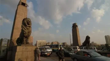 مرور القاهرة يغلق كوبري قصر النيل بالكامل ويوفر مسارات مرورية بديلة للسائقين
