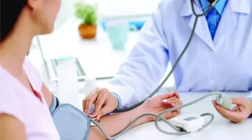 نقيب الأطباء يحسم الجدل حول زيادة أسعار الكشف الطبي خلال الفترة الحالية
