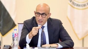 وزير التعليم يربط انتقال الطلاب للصفوف الأعلى بإتقان القراءة والكتابة والبرامج العلاجية