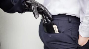 إجراءات قانونية ومالية ضرورية لحماية مستنداتك وبطاقاتك بعد سرقة المحفظة في المواصلات