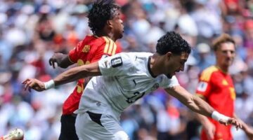الخبير التركي ميتين توكات يهاجم الحكم بعد طرد مدافع بلجيكا أمام مصر