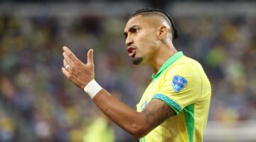 الظاهرة ينتقد توظيف أنشيلوتي للاعب رافينيا ويشيد بقوة المنتخب المغربي المرعبة