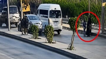 القبض على سائق ميكروباص تسبب في مصرع مسن وحفيدته وإصابة 3 بحلوان
