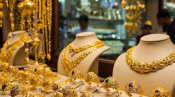 تراجع أسعار الذهب في الأربعاء وسط انخفاض الأونصة واستقرار الدولار بالبنوك