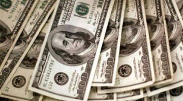 تراجع سعر الدولار مقابل الجنيه في البنوك والسوق الموازية بنهاية تعاملات الأحد