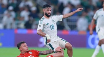 تصريح دونيس السابق يضع مدرب السعودية في مأزق بعد استبعاد صالح أبو الشامات