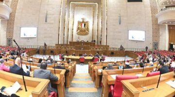 تقرير برلماني يتوقع وصول سكان مصر إلى 160 مليون نسمة ويحذر اقتصادياً