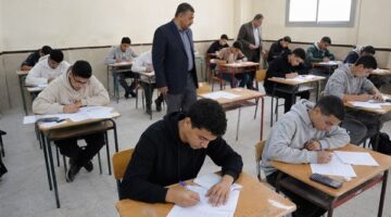 جدل واسع بين الطلاب حول إعراب رفعة وجمع كلمة الإنسان بامتحان العربي
