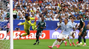 حراس المرمى يقلبون موازين كأس العالم بتألق لافت في مباريات البطولة