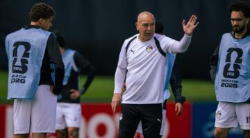 حسام حسن يثير الجدل بلقطة طريفة مع لاعبي منتخب مصر في التدريبات
