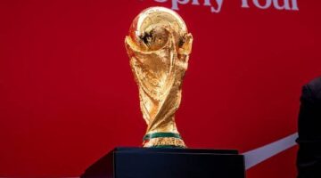 حقيقة عرض مباريات كأس العالم مجانًا ومواعيد إغلاق المقاهي خلال البطولة