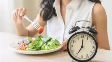 خبير تغذية يحذر من مخاطر الصيام لأكثر من 24 ساعة ويحدد وقت العشاء