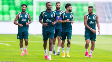 دونيس يراجع أخطاء مواجهة إسبانيا ويضع خطة جديدة لتغيير أداء الأخضر