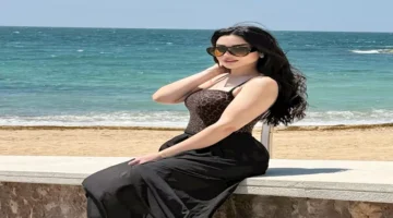 زوجة محمد عواد تخطف الأنظار في 13 صورة لها على شاطئ البحر