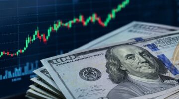 سعر الدولار يلامس 52 جنيهًا في البنوك ويقفز لـ 53.03 بالسوق الموازية