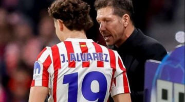سيميوني يلعب دوراً غير متوقع في مفاوضات برشلونة لضم جوليان ألفاريز