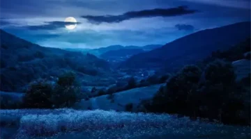 ظهور القمر الأزرق الصغير في السماء بحجم أقل ولمعان أضعف من المعتاد