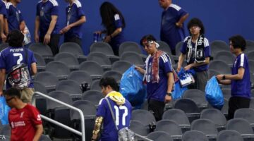 فيديو الـ40 ثانية للأكياس الزرقاء.. جمهور اليابان يذهل العالم في الملاعب
