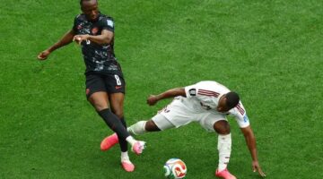 فيفا يقرر إيقاف لاعب منتخب قطر عاصم ماديبو ٥ مباريات بعد تدخل عنيف