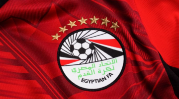 قرار مفاجئ من فيفا يلزم الاتحاد المصري لكرة القدم بإزالة النجوم