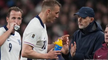 كيف تؤثر استراحات شرب المياه على هوية المباريات في الملاعب؟