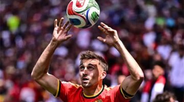 لاعب بلجيكا يوضح أسباب التوتر أمام مصر ويستشهد بتعادل إسبانيا المفاجئ