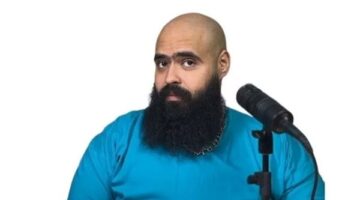 محمد عبد العاطي يقرر عودة برنامج مع كامل احترامي عقب إخلاء سبيله