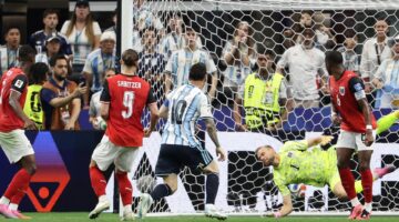 ميسي يتجاوز إنجاز كلوزه التهديفي في كأس العالم رغم إهدار ركلة جزاء