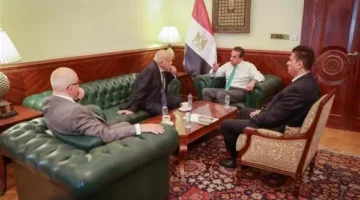 وزير الصحة ومجدي يعقوب يضعان خارطة طريق لعلاج القلب بالخلايا الجذعية