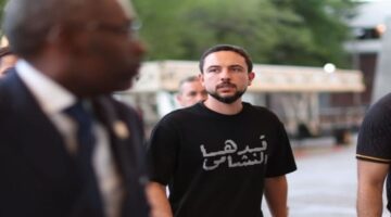 ولي العهد والأميرة رجوة والأمير هاشم يساندون المنتخب الأردني من مدرجات الملعب
