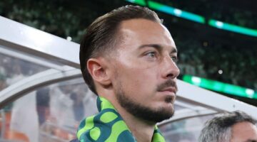 أزمة مفاوضات الأهلي: يايسله يرفض العرض السعودي ويتجه لبحث خيار الهلال