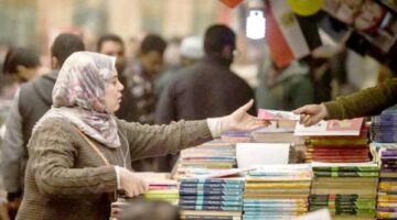 أولياء أمور يطالبون شركات الكتب الخارجية بخفض الأسعار قبل بدء العام الدراسي
