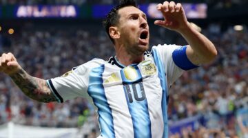 إبراهيموفيتش يصف أداء ميسي المذهل أمام منتخب مصر بتشبيه غريب ومثير للجدل