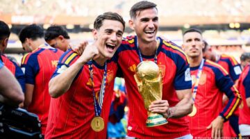 إسبانيا تكرم نجميها المتوجين بلقب كأس العالم بهدية استثنائية غير متوقعة