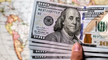 استقرار سعر الدولار أمام الجنيه بالبنوك وارتفاعه في السوق الموازية الأربعاء