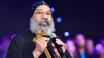 الأنبا رافائيل يرفض تجسيد العذراء والقديسين ضمن صلوات الليتورجيا داخل الكنيسة
