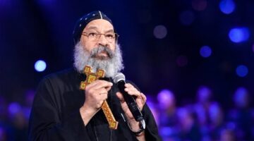 الأنبا روفائيل يطالب بضبط خدمة الترانيم كنسيًا ويرفض ظاهرة المرنمين عبر السوشيال ميديا