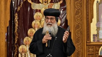 الأنبا مكاريوس يوضح شروط الصلح في اعتداءات التل بالمنيا بعد إنفاذ القانون