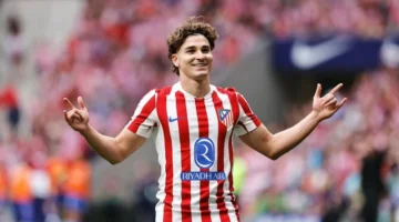 برشلونة يحسم موقفه من صفقة ألفاريز وسط منافسة قوية في سوق الانتقالات