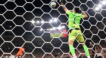 تصدي حارس المغرب أمام هولندا يفرض قانون بونو في منصات التواصل الرياضية